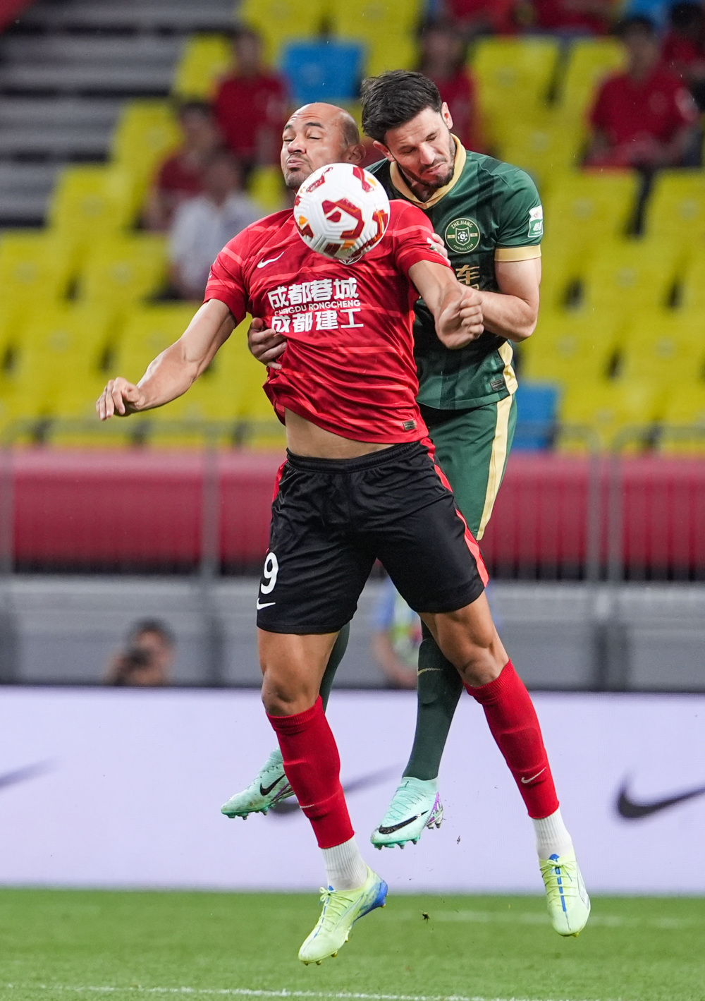 足坛一些球员会不会是有其他副业……？