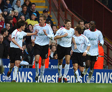 张伯伦：阿森纳具备成功的一切因素，我不算老还想继续踢球