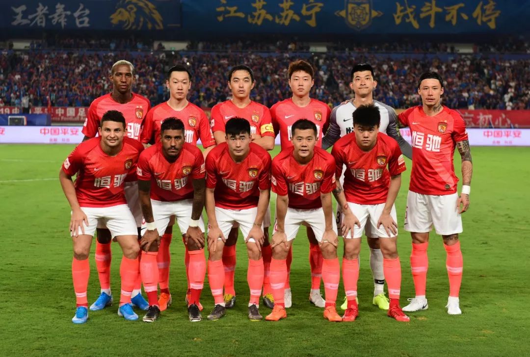 邮报：曼联正与纽卡争夺谢什科，为遵守PSR愿低价出售霍伊伦